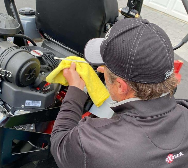 How to Check the Oil Level if Exmark Lawnmower Won't Start